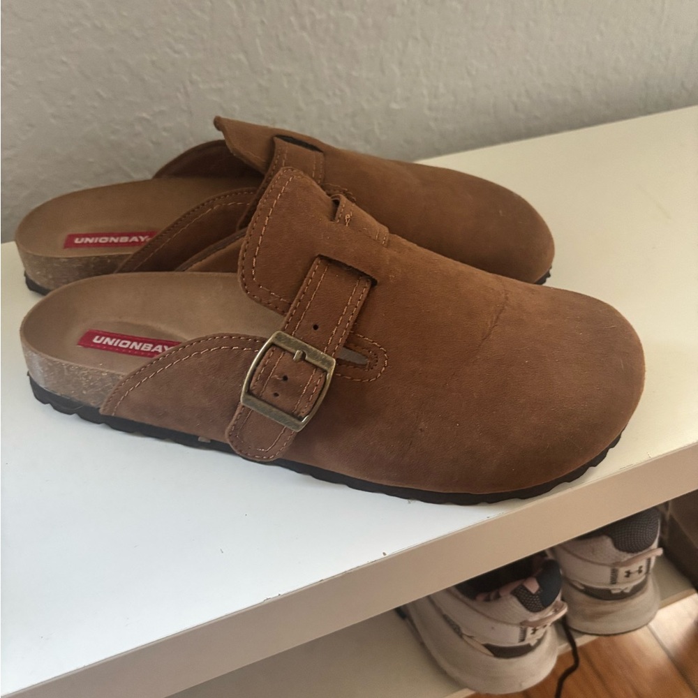 UNIONBAY Women’s Brown Slip-On Clogs with Buckle